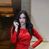 Di film yang disutradarai oleh Steady Rimba ini, Amel Alvi beradu akting dengan artis cantik Indy Qee dan Guntur Prayoga. Amel mengaku bisa menjadi pribadi yang lebih baik melalui film terbarunya ini. (Nurwahyunan/Bintang.com)