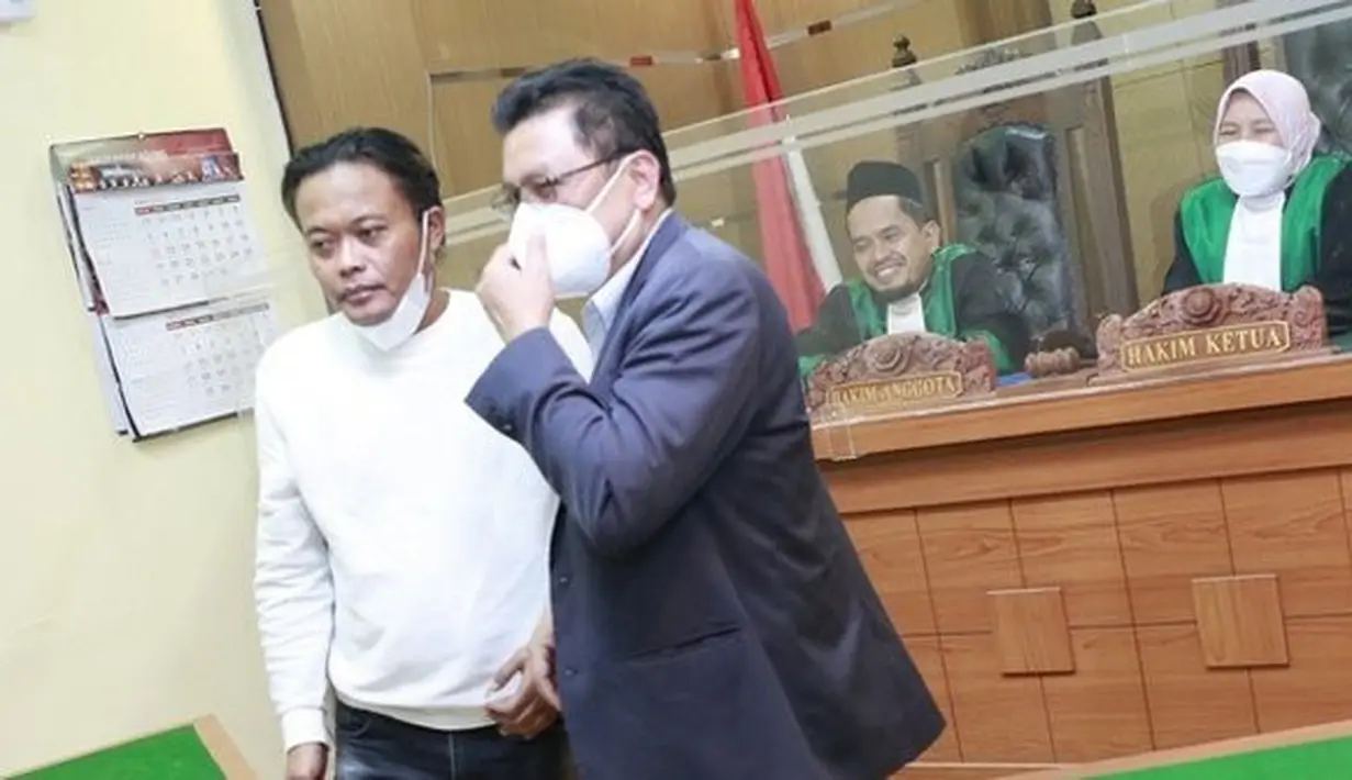 6 Momen Pertemuan Nathalie Holscher dan Sule, Saling Sapa dan Berjabat Tangan (Sumber: Kapanlagi.com)