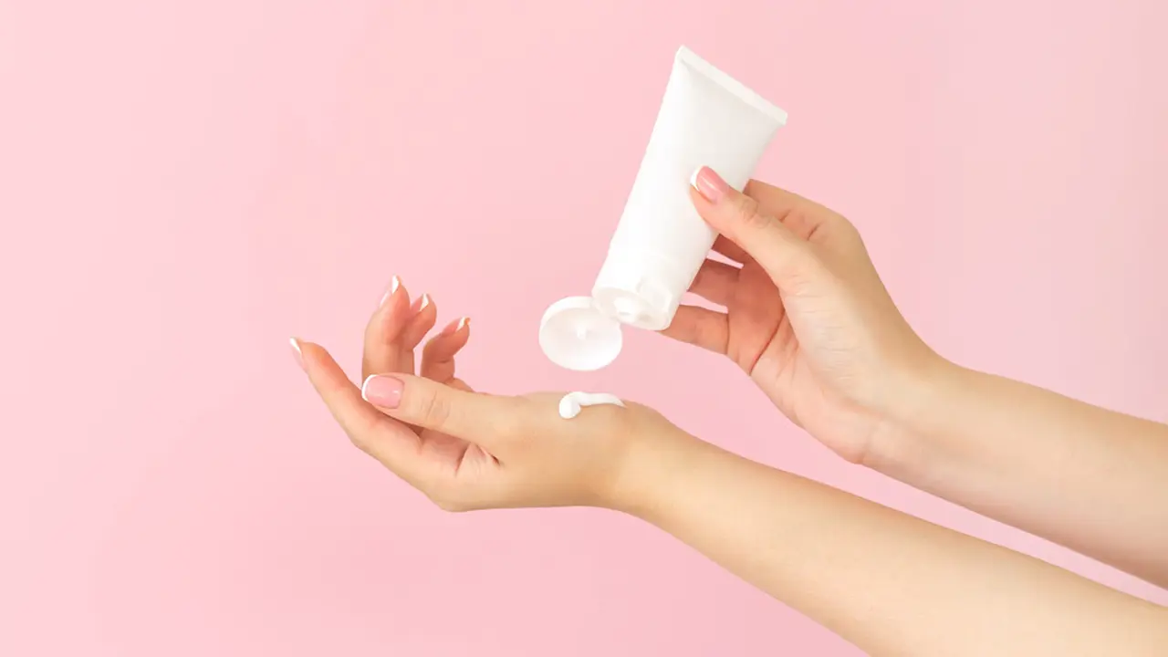 Beda Mineral vs Physical Sunscreen, Mana yang Lebih Baik Digunakan Ya?