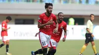 Pemain Persija, Wilian Pacheco, melakukan selebrasi usai mencetak gol ke gawang Perseru di lanjutan Liga 1, Selasa (19/9/2017). (Liputan6.com/Helmi Fithriansyah)