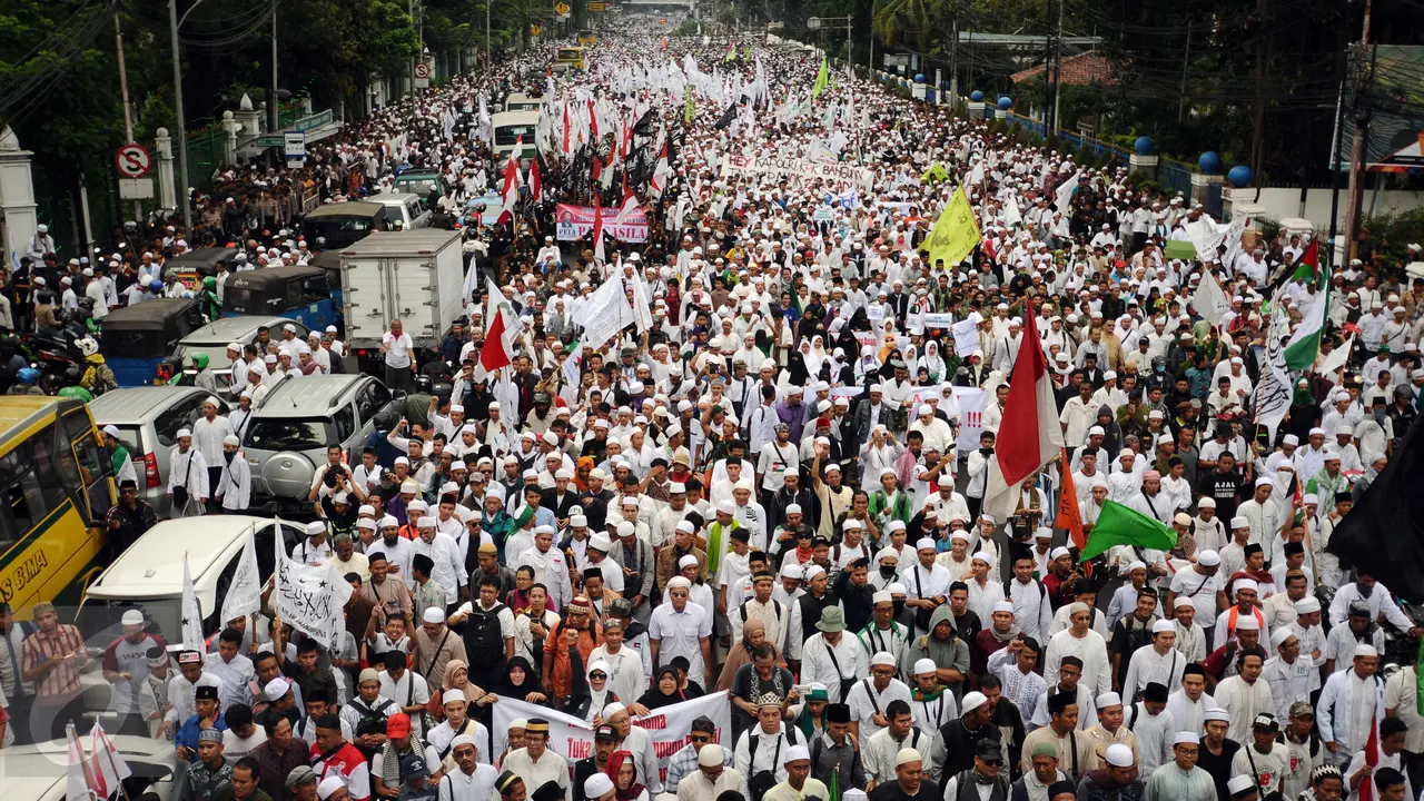 20161014-Ratusan-Ribu-Umat-Muslim-Tuntut-Ahok-Mundur-HEL