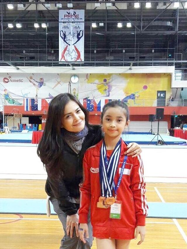 Cut Tari dan Sydney Azkassyah Yusuf