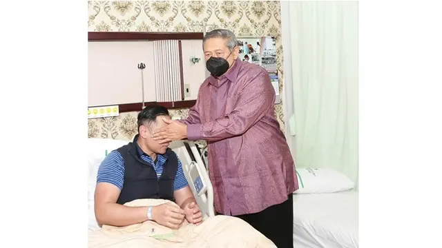 Didiagnosa Terkena DBD, Ini 6 Potret Kejutan Ultah Agus Yudhoyono di Rumah Sakit
