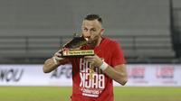 Pemain Bali United Ilija Spasojevic Meraih Trofi Top Scorer BRI Liga 1 2021/2022