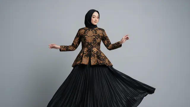 Gamis Batik Hitam Satin Pleated