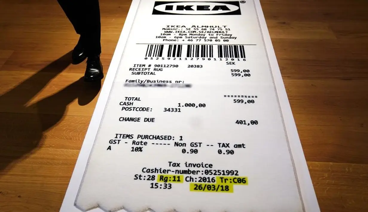 Kolaborasi antara Off-White dan Ikea adalah salah satu yang paling diminati di tahun 2019. Foto: Forbes.