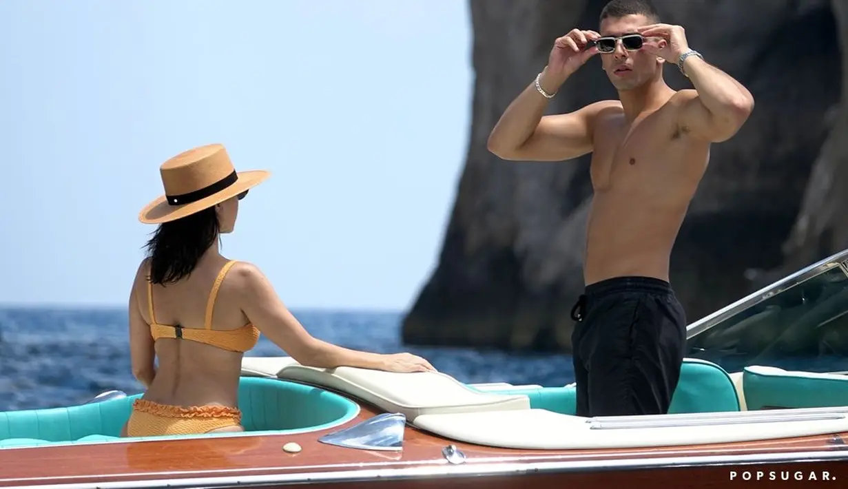 Kourtney dan Younes sendiri sudah berada di Italia sejak minggu lalu. (Popsugar)