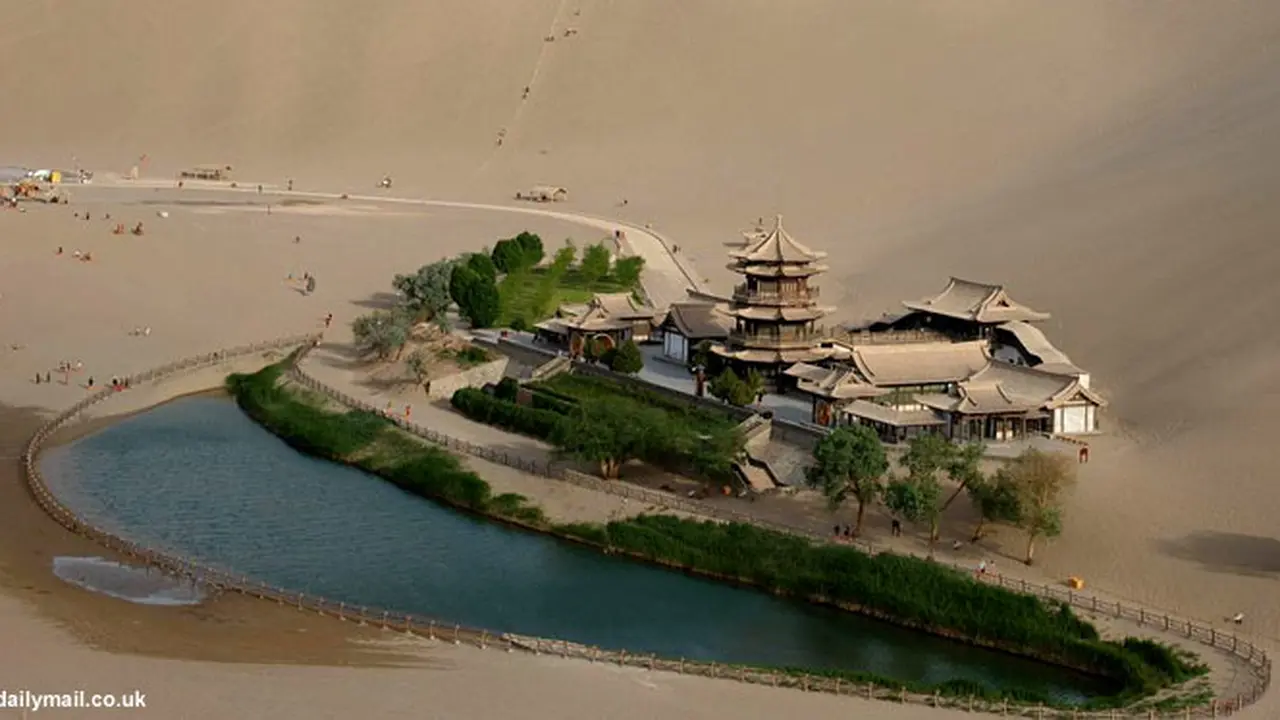 oasis-china130513b.jpg