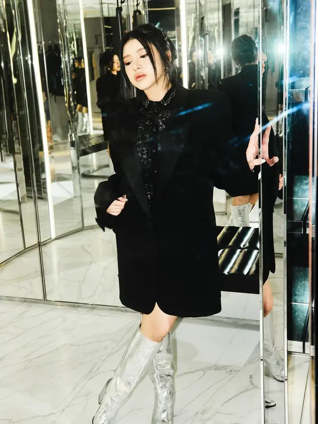 Tiara Andini pakai baju serba hitam (Instagram/tiaraandini)