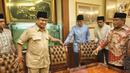 Ketua Umum Pengurus Besar Nahdlatul Ulama (PBNU) KH Said Aqil Siroj menerima kunjungan Bakal calon Presiden Prabowo Subianto dan Bakal Cawapres Sandiaga Uno di kantor PBNU, Jakarta, Kamis (16/8). (Liputan6.com/Faizal Fanani)