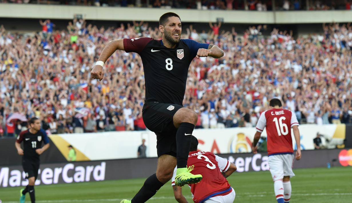 Ekspresi Clint Dempsey setelah mencetak gol ke gawang Paraguay dalam laga Grup A Copa America Centenario 2016 di Stadion Lincoln Financial Field, Philadelphia, AS, Minggu (12/6/2016) WIB. (AFP/Don Emmert)