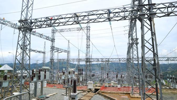 Menteri Badan Usaha Milik Negara (BUMN), Rini M Soemarno meresmikan tiga infrastruktur kelistrikan di Jayapura, Papua. Dok Kementerian BUMN