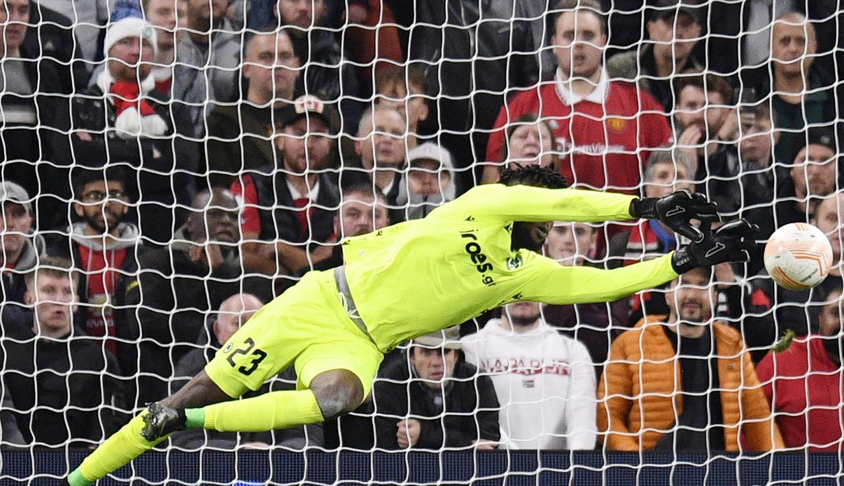 Sosok Francis Uzoho sukses menjadi momok bagi Setan Merah pada laga matchday 4 fase grup Liga Europa 2022/2023. Kiper Omonia Nicosia itu tercatat 12 kali melakukan penyelamatan. (AFP/Oli Scarff)