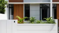 9 Desain Pagar Rendah yang Membuat Fasad Terlihat Lebih Lapang, Modern, dan Elegan