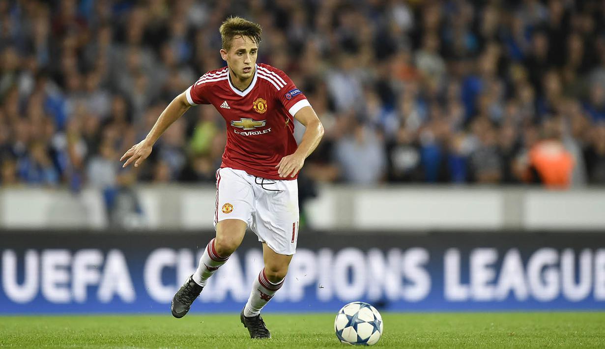 3. Adnan Januzaj (21 tahun), sempat dianggap sebagai calon bintang masa depan, namun sayang pria Belgia ini musim lalu tampil mengecewakan. Hanya mencatatkan tiga kali penampilan di Premier League bersama MU, membuatnya didepak oleh Mou. (AFP/John Thys)