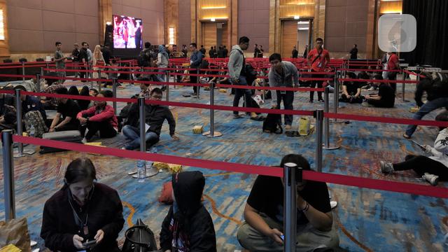 Suasana antrean pembeli perdana Asus ROG Phone II