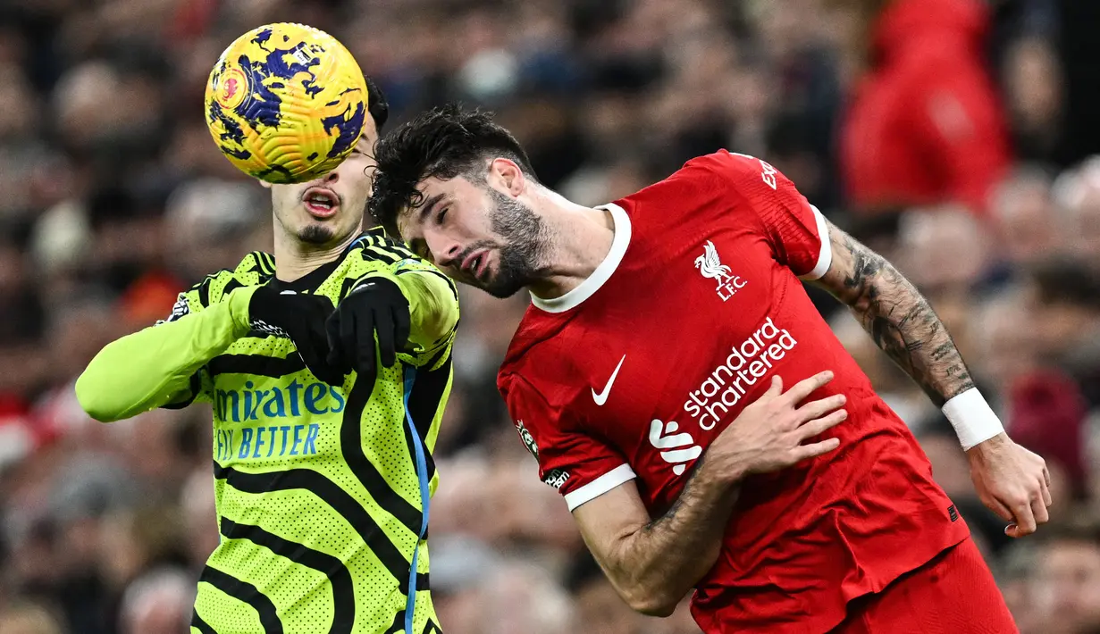 Dominik Szoboszlai menjadi pemain muda yang paling diandalkan Jurgen Klopp di Liverpool. Perannya di lini tengah The Reds sangat vital sejak dibeli dari RB Leipzig pada musim panas 2023. Pemain 23 tahun itu telah mencetak 4 gol dan 3 assist dari 26 penampilan di semua laga. Jumlah itu menjadikannya sebagai gelandang Liverpool tersubur musim ini. (AFP/Paul Ellis)