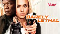 Nonton film Barely Lethal di aplikasi Vidio. Dibintangi oleh Samuel L. Jackson dan juga Hailee Steinfeld. (Dok. Vidio)