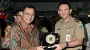 Gubernur DKI Jakarta  Basuki Tjahaja Purnama (Kanan), Direktur Jendral Pajak, Sigit Priadi Pramudito (Kiri) berfoto bersama saat peresmian gerai pelayanan pajak di Pasar Tanah Abang, Jakarta, Selasa (1/9/2015). (Liputan6.com/Johan Tallo)