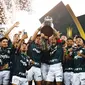 Pemain Palmeiras melakukan selebrasi usai menjuarai Copa Libertadores di Stadion Maracana, Minggu (31/1/2021). Palmeiras menang 1-0 atas Santos. (Mauro Pimentel/Pool via AP)