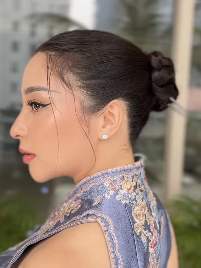 Pesona Nikita Willy Dibalut Baju Chinese Qipao. [@melinathemua]