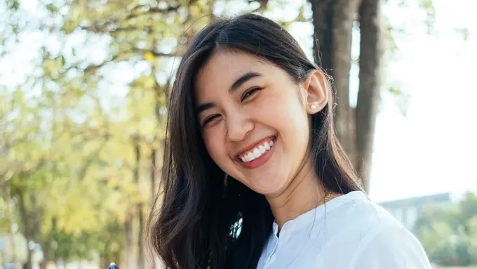 perempuan bahagia