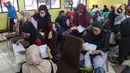 Dari 15 golongan masyarakat tertentu yang bisa menggunakan transportasi umum secara gratis adalah warga lansia berusia di atas 60 tahun. (Liputan6.com/Angga Yuniar)