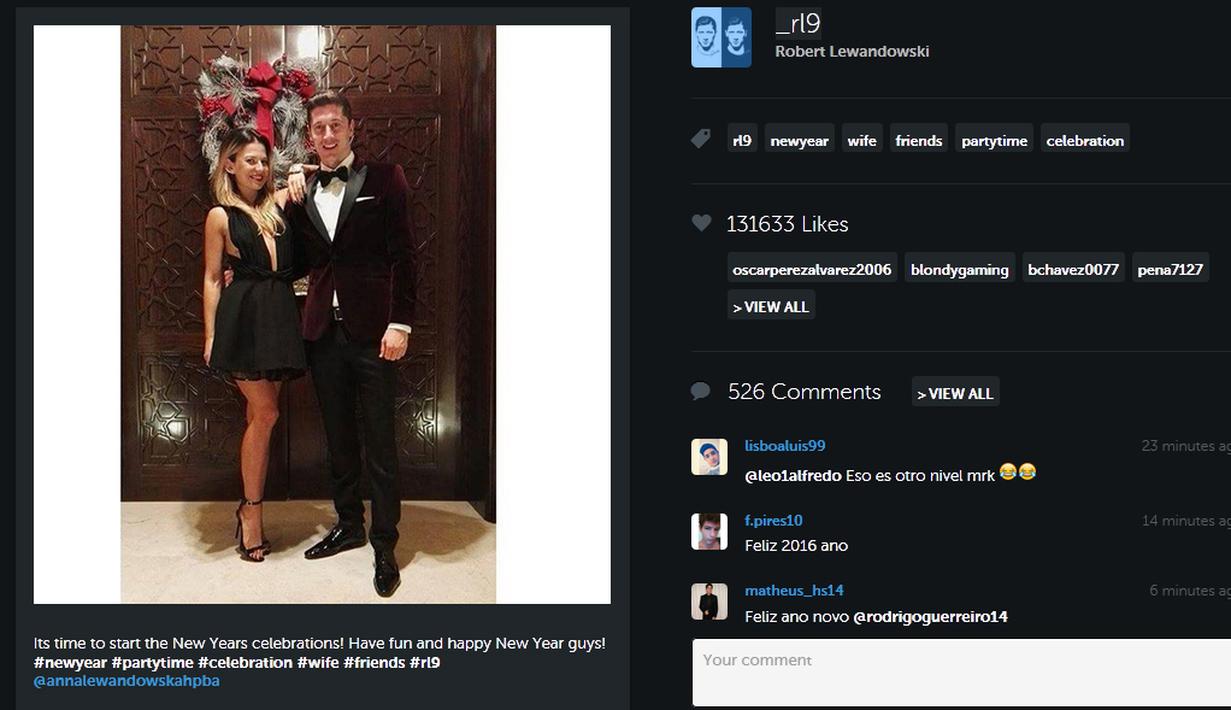 Gaya striker Bayern Munchen, Robert Lewandowski dan istrinya Anna, menyambut tahun baru. (Instagram/Robert Lewandowski)