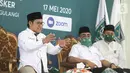 Ketua Umum PKB Muhaimin Iskandar memberikan sambutan pada acara PKB Peduli dan Berbagi di kantor DPP PKB di Jakarta, Minggu (17/5/2020). Sebanyak 300 ribu paket sembako dan 1 juta masker akan diserahkan kepada DPW se-Indonesia untuk dibagikan ke masyarakat yang membutuhkan. (Liputan6.com/HO/Agus)