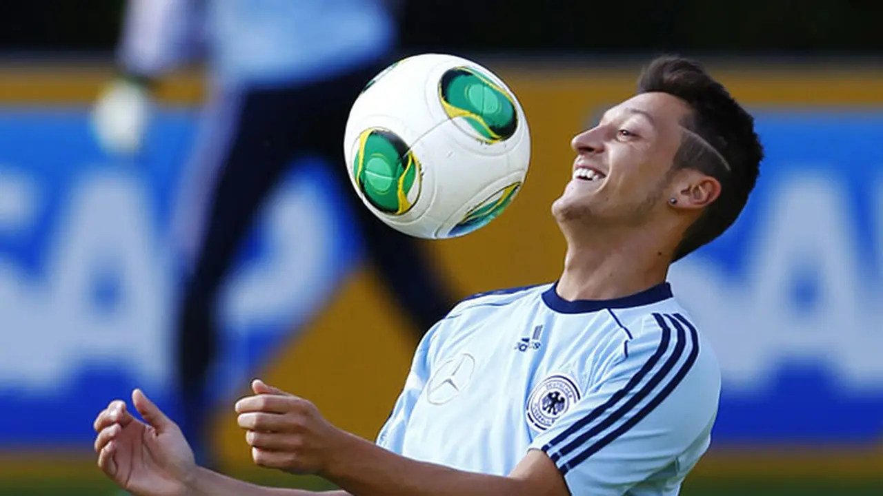 ozil-130907c.jpg