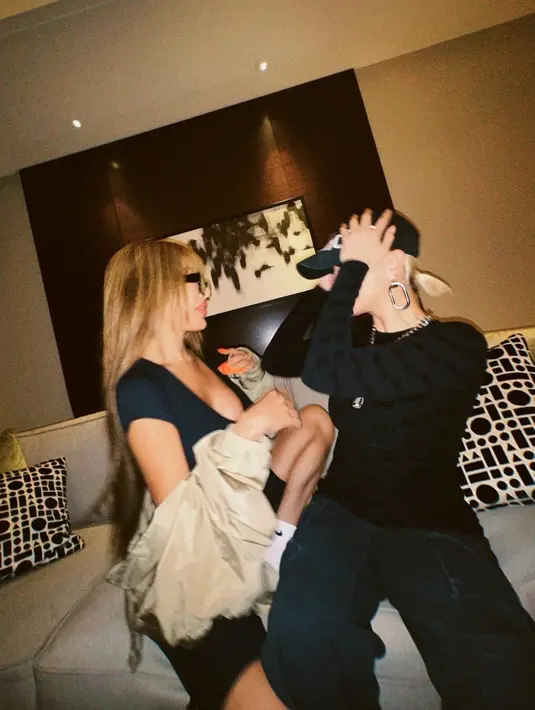Jessi menyebut Agnez Mo sebagai long lost sister. (Foto: Instagram/ jessicah_o)