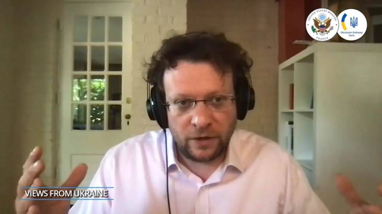 Jurnalis dan pakar disinformasi Peter Pomerantsev menyorot relasi informasi China dan Rusia.