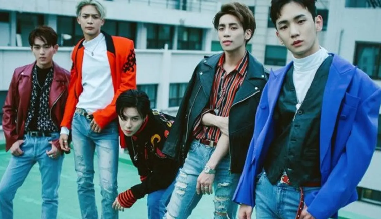 Di hari bahagia ini, keempat para personel SHINee menuliskan pesan manis untuk para penggemarnya. Onew mengaku jika dirinya tak menyangka jika waktu berjalan begitu cepat. (Foto: Soompi.com)