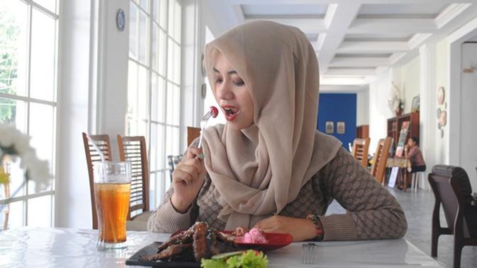Jangan Langsung Konsumsi Ini Saat Perut Kosong Waktu Buka Puasa Beauty Fimela Com