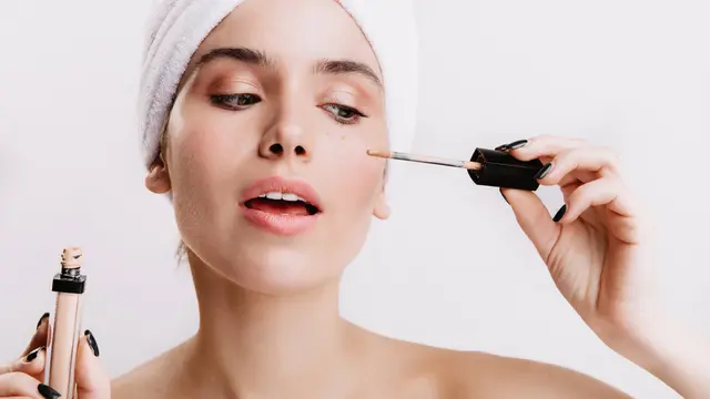 Langkah Mudah Mengaplikasikan Eyeshadow Menjadi Eyeliner Cantik, Bikin Tampilan On Point