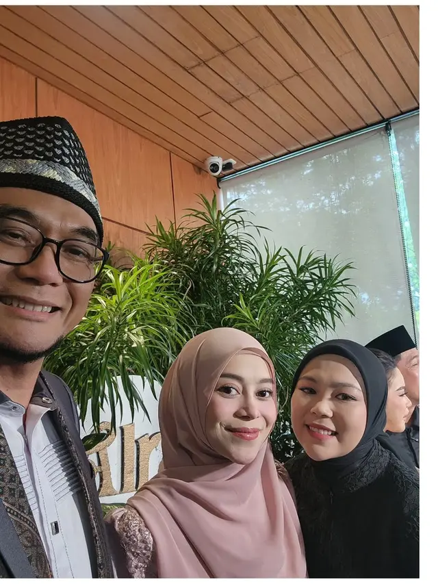 6 Potret Lesti Kejora di Pertunangan Rara LIDA, Menawan Kenakan Kebaya Pastel