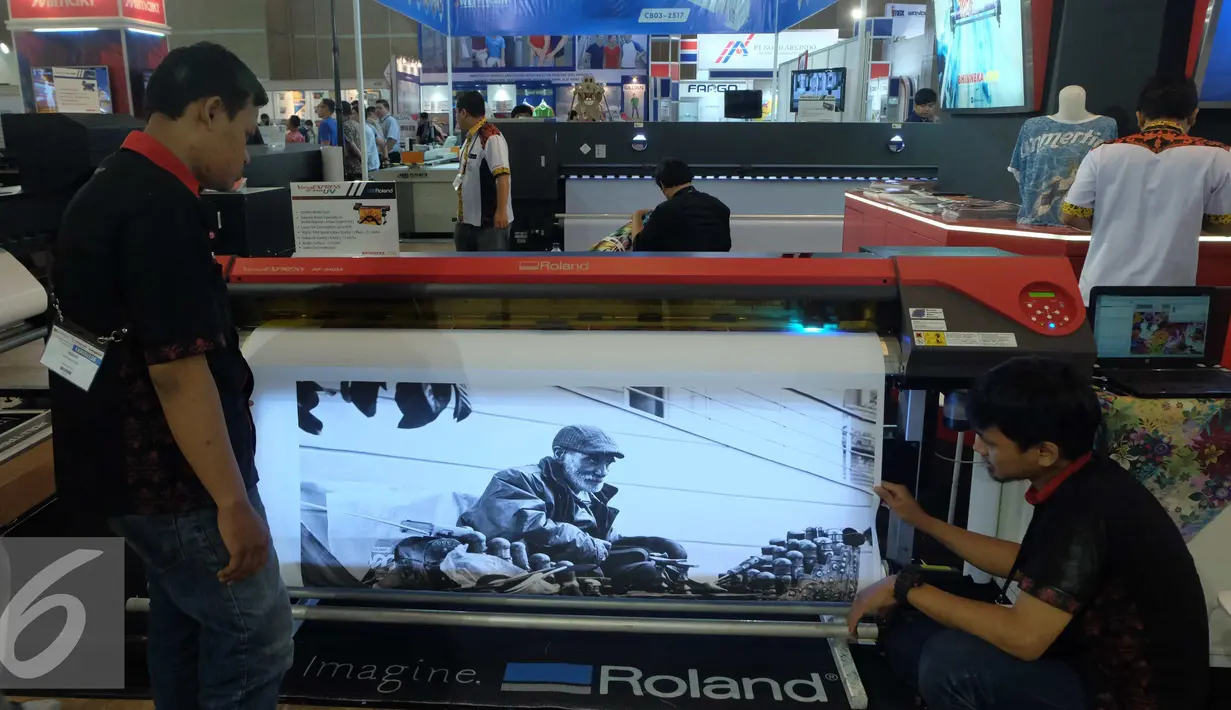 Pameran Indoplas, Indopack, dan Indoprint  di Jakarta International Expo, Kemayoran, Jakarta, Rabu (7/9). Pameran yang akan digelar selama empat hari itu, oleh 400 perusahaan dari 20 negara. (Liputan6.com/Angga Yuniar)