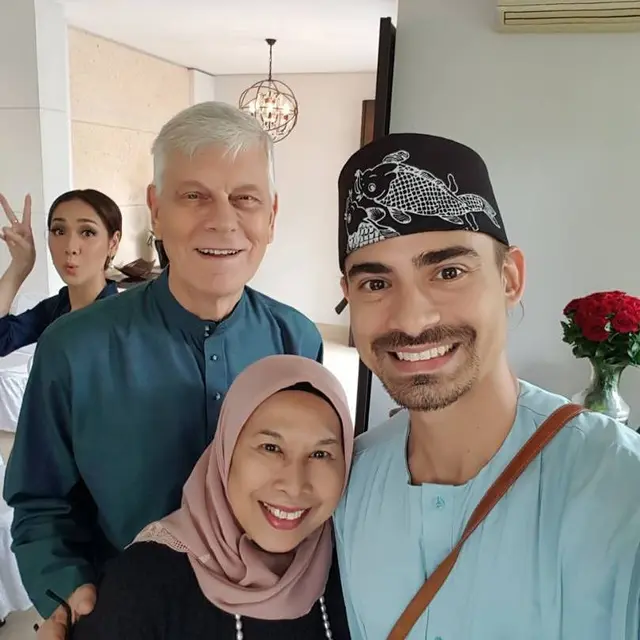 Ungkap Curahan Duka, Ini 6 Kenangan Manis Ayah dan Mendiang Ashraf Sinclair