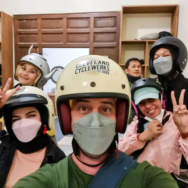 Bertemu Idola, Ini 7 Potret Kebersamaan Zaskia Adya Mecca dan Dave Moffatt