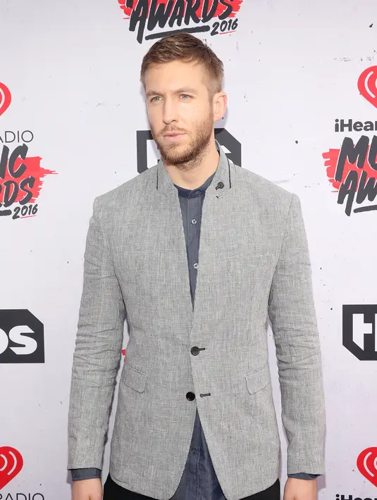 Calvin Harris tak ingin berlarut dalam rasa kesal. Ia akhirnya bergabung dan memilih Tim Kim-Kanye untuk siapkan serangan untuk Taylor Swift. (Dailymail/Bintang.com)