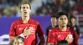 Pemain Timnas Indonesia U-23, Dion Markx menyanyikan lagu Indonesia Raya saat laga Gurp J Kualifikasi Piala Asia U-23 2026 melawan Makau di Gelora Delta Sidoarjo, Sabtu (06/09/2025). (Bola.com/Abdul Aziz)