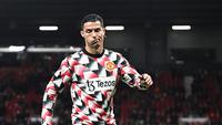 Reaksi pemain Manchester United, Cristiano Ronaldo, saat pemanasan menjelang pertandingan melawan Tottenham Hotspur pada Liga Inggris 2022/2023 di Stadion Old Trafford, Kamis (20/10/2022) dini hari WIB. (Oli Scarff/AFP)