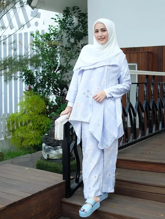 Hampir disetiap foto yang diunggah di Instagramnya, Adelia selalu mendapat komentar mengenai kecantikkannya. Bahkan beberapa warganet tidak menyangka jika Adelia masih tetap ramping meski sudah memiliki anak. (Liputan6.com/adeliapasha)