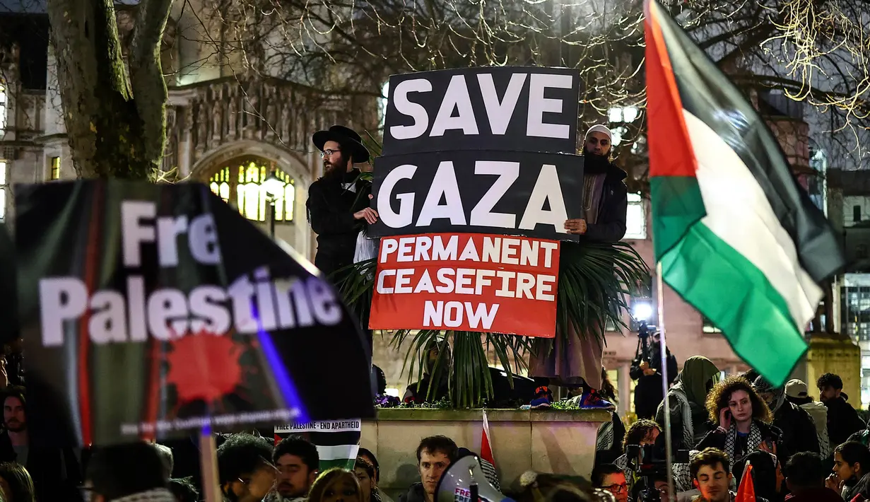 Anak-anak di Gaza kini terancam kekurangan gizi akibat kurangnya pasokan makanan di lokasi pengungsian. (HENRY NICHOLLS/AFP)
