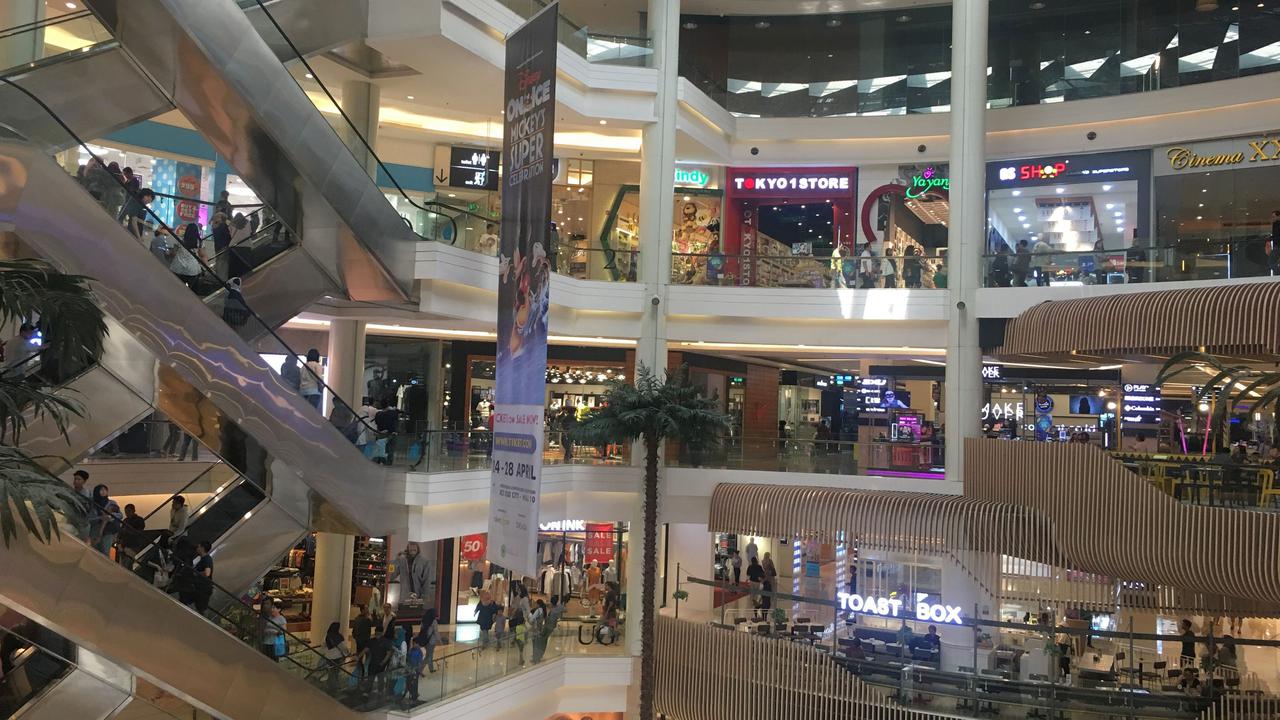 Suasana pusat perbalanjaan Mall Kota Kasablanka usai pencoblosan Pilpres 2019.