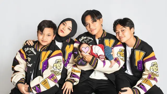 Berseteru dengan Ibu Sambung, Ini 6 Potret Putri Delina Ketika Bareng Baby Adzam
