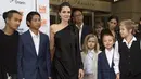 Bicara soal undangan pesta Halloween yang diberikan Angelina Jolie, kabarnya Brad Pitt pun belum memberikan jawabannya. Mengingat kesibukannya dalam berkariernya di dunia akting. (AFP/Valerie Macon)