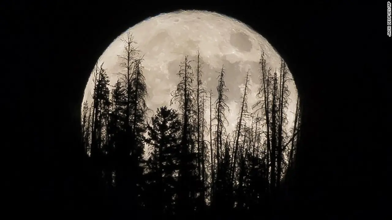 Supermoon (AP)