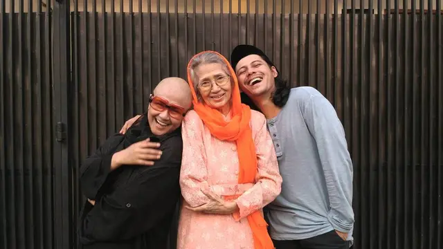 6 Momen Kebersamaan Ria Irawan dan Suami, Setia Saat Suka dan Duka