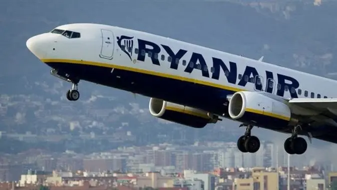 Menguak Penyebab Jendela Pesawat Ryanair Copot Saat Terbang